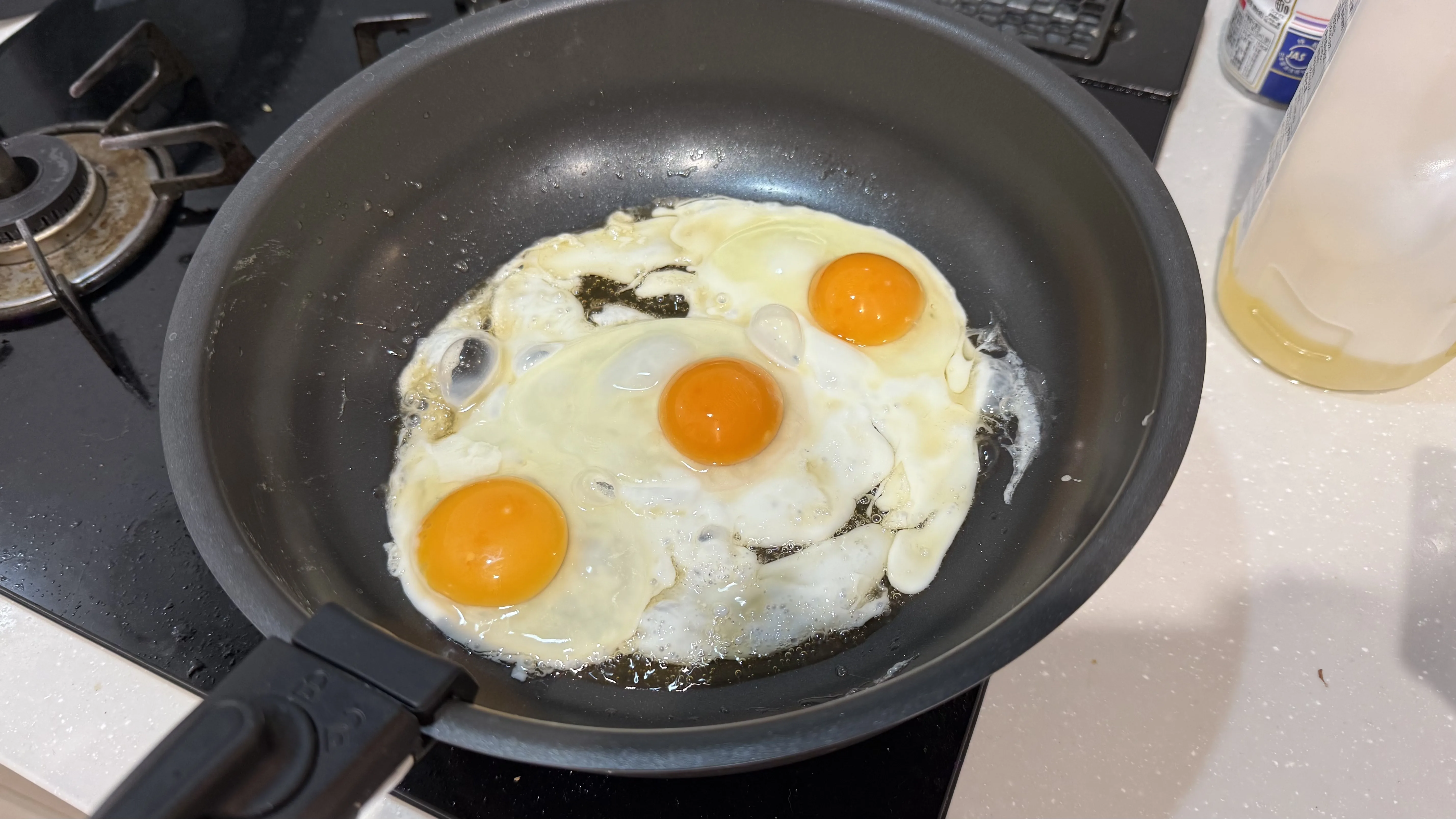 TORERU3で目玉焼きを焼いた状態